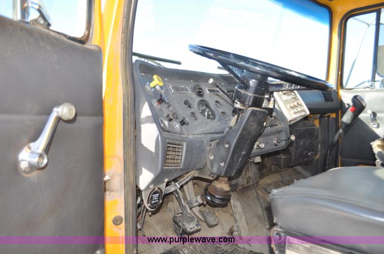 image for item G6390 1988 Ford LT8000 dump truck