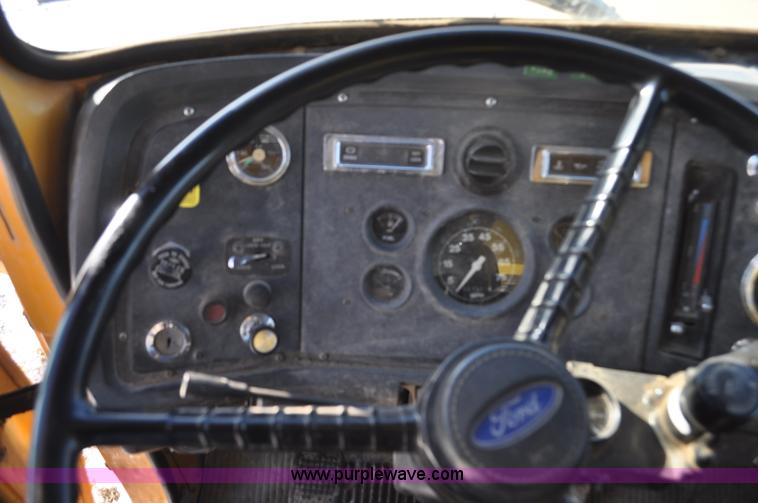 image for item G6390 1988 Ford LT8000 dump truck