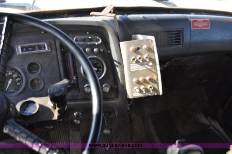 image for item G6390 1988 Ford LT8000 dump truck