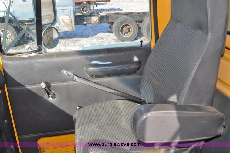 image for item G6390 1988 Ford LT8000 dump truck