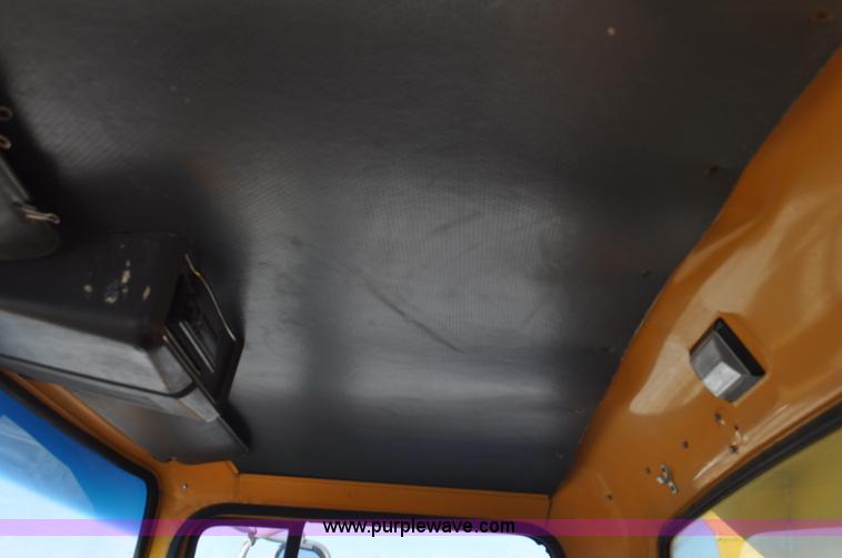 image for item G6390 1988 Ford LT8000 dump truck