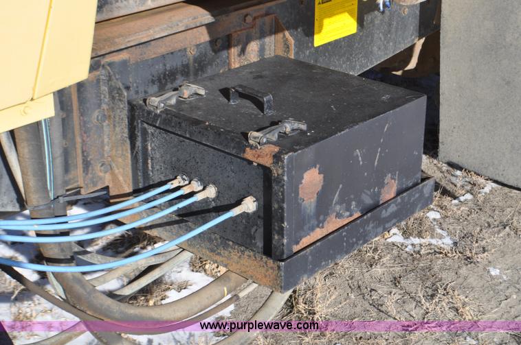 image for item G6390 1988 Ford LT8000 dump truck