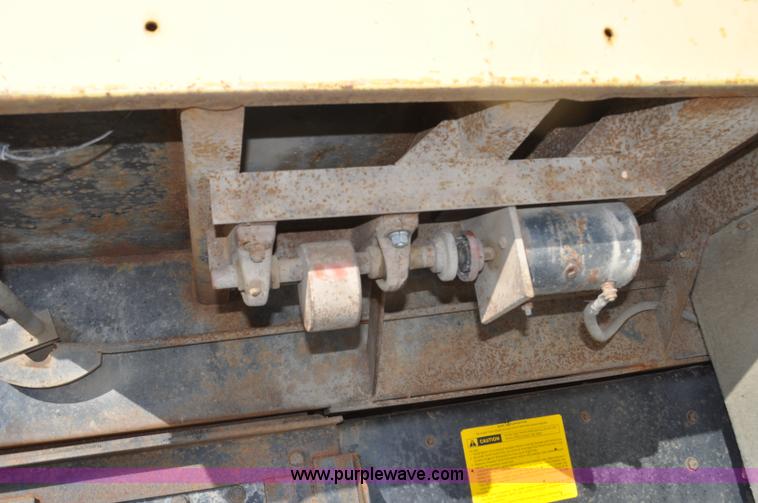 image for item G6390 1988 Ford LT8000 dump truck