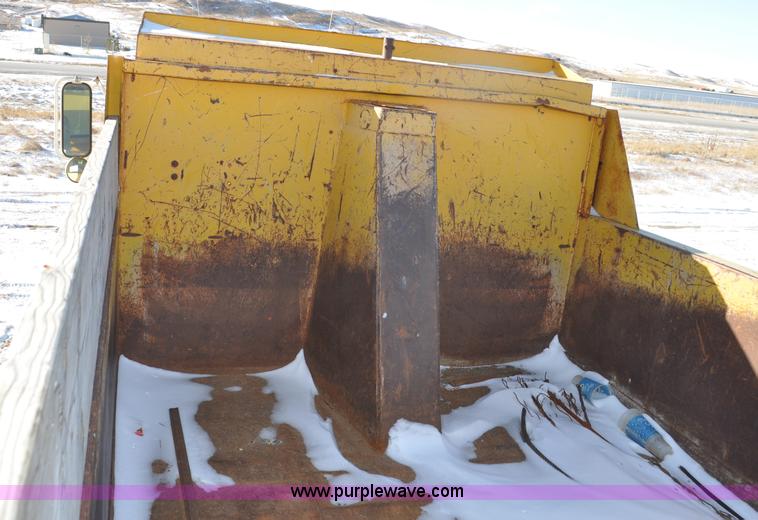 image for item G6390 1988 Ford LT8000 dump truck