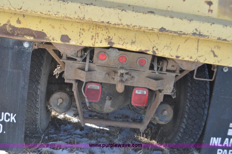 image for item G6390 1988 Ford LT8000 dump truck