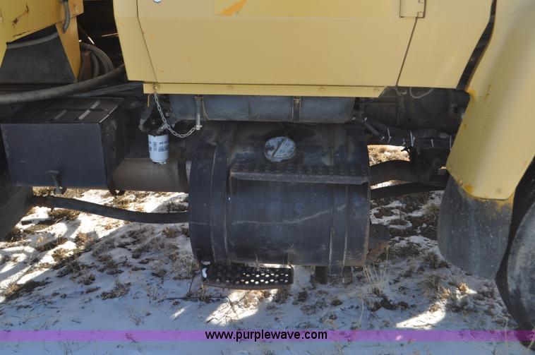 image for item G6390 1988 Ford LT8000 dump truck