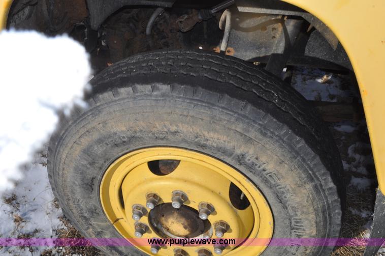 image for item G6390 1988 Ford LT8000 dump truck