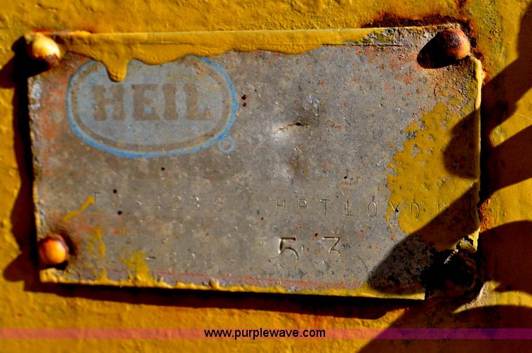 image for item G6390 1988 Ford LT8000 dump truck