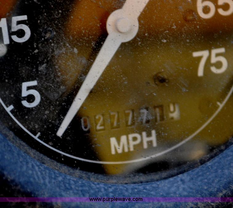 image for item G6390 1988 Ford LT8000 dump truck