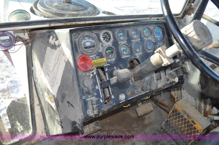 image for item G6396 1975 Case 2470 4WD tractor