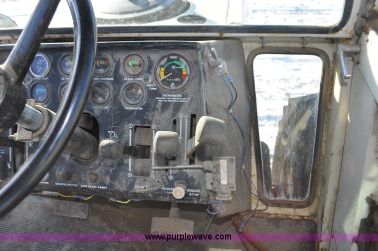 image for item G6396 1975 Case 2470 4WD tractor