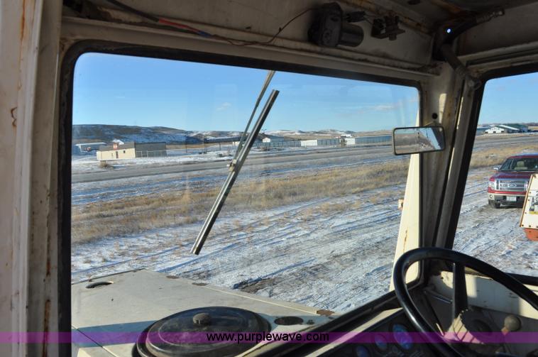 image for item G6396 1975 Case 2470 4WD tractor