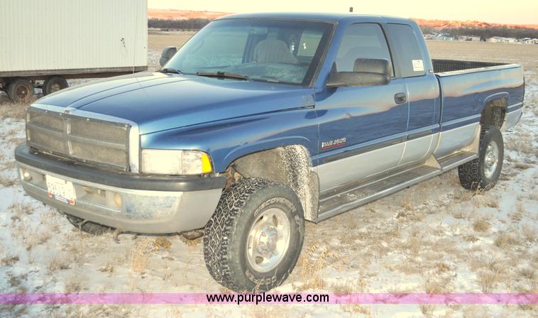 image for item G6401 2002 Dodge Ram 2500 Ext. Cab pickup truck