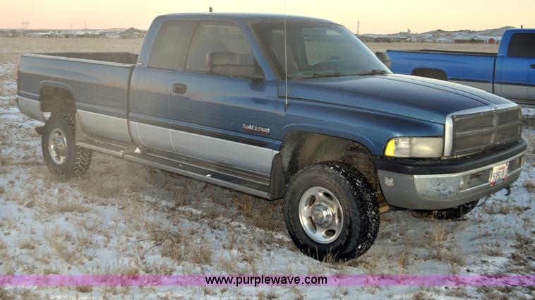 image for item G6401 2002 Dodge Ram 2500 Ext. Cab pickup truck