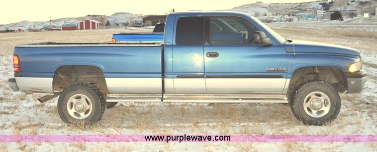 image for item G6401 2002 Dodge Ram 2500 Ext. Cab pickup truck