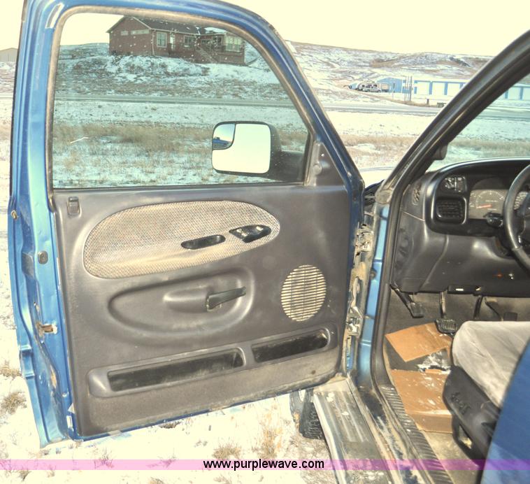 image for item G6401 2002 Dodge Ram 2500 Ext. Cab pickup truck