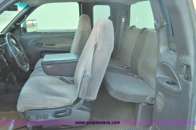 image for item G6401 2002 Dodge Ram 2500 Ext. Cab pickup truck