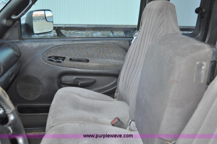 image for item G6401 2002 Dodge Ram 2500 Ext. Cab pickup truck