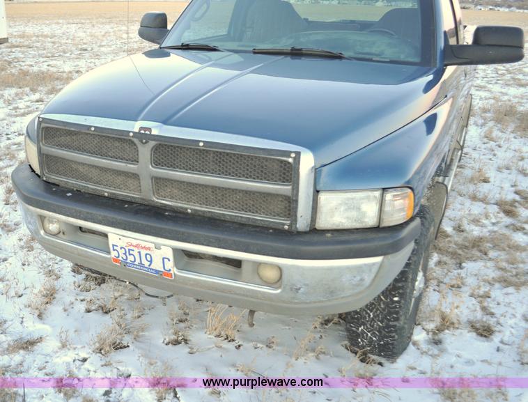 image for item G6401 2002 Dodge Ram 2500 Ext. Cab pickup truck