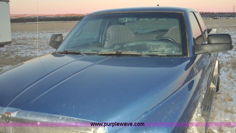 image for item G6401 2002 Dodge Ram 2500 Ext. Cab pickup truck