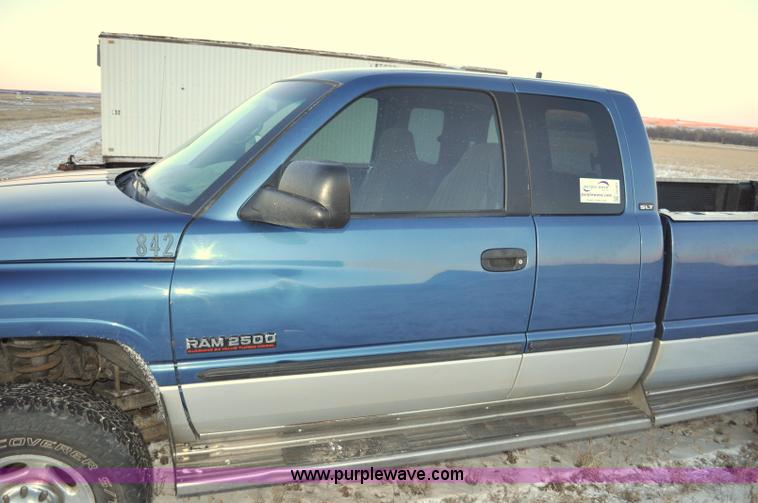 image for item G6401 2002 Dodge Ram 2500 Ext. Cab pickup truck