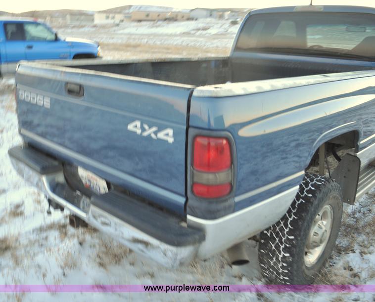 image for item G6401 2002 Dodge Ram 2500 Ext. Cab pickup truck