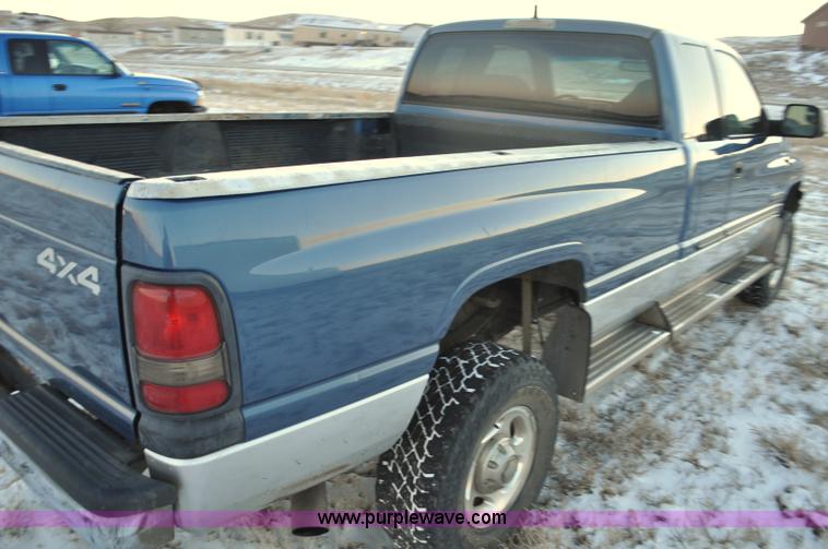 image for item G6401 2002 Dodge Ram 2500 Ext. Cab pickup truck