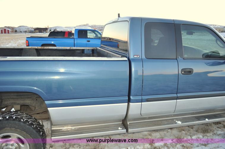 image for item G6401 2002 Dodge Ram 2500 Ext. Cab pickup truck