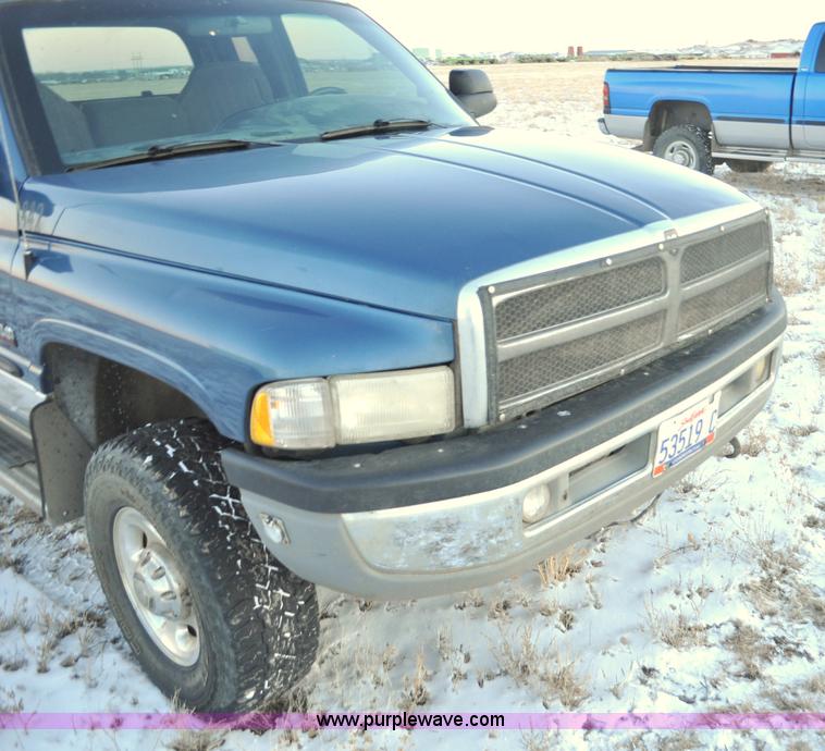 image for item G6401 2002 Dodge Ram 2500 Ext. Cab pickup truck