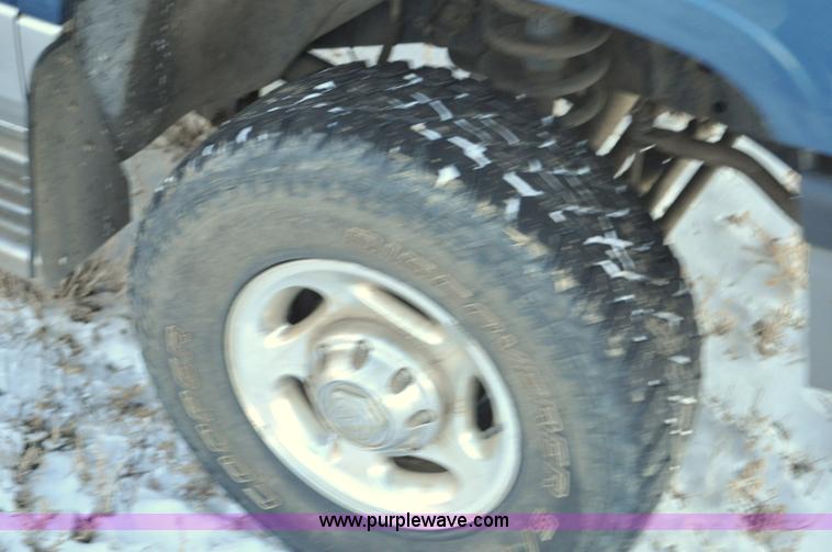 image for item G6401 2002 Dodge Ram 2500 Ext. Cab pickup truck