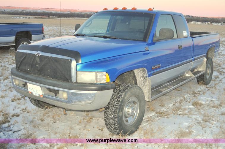image for item G6402 1999 Dodge Ram 2500 Ext. Cab pickup truck