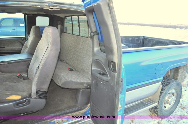 image for item G6402 1999 Dodge Ram 2500 Ext. Cab pickup truck