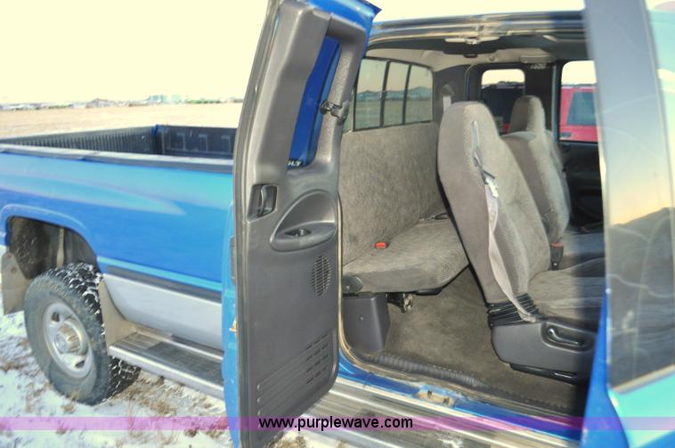 image for item G6402 1999 Dodge Ram 2500 Ext. Cab pickup truck
