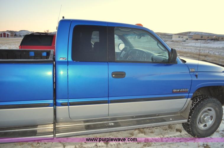 image for item G6402 1999 Dodge Ram 2500 Ext. Cab pickup truck
