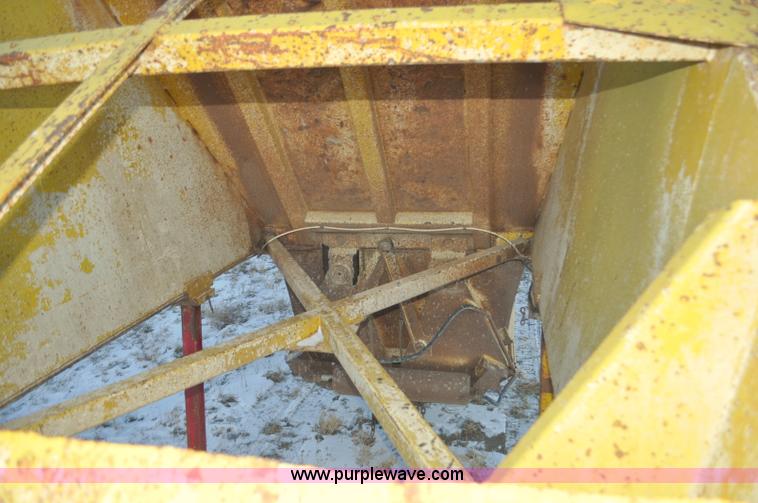 image for item G6406 1973 Fruehauf triple axle belly dump trailer