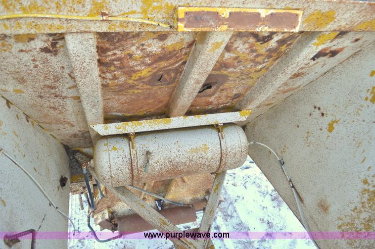 image for item G6406 1973 Fruehauf triple axle belly dump trailer