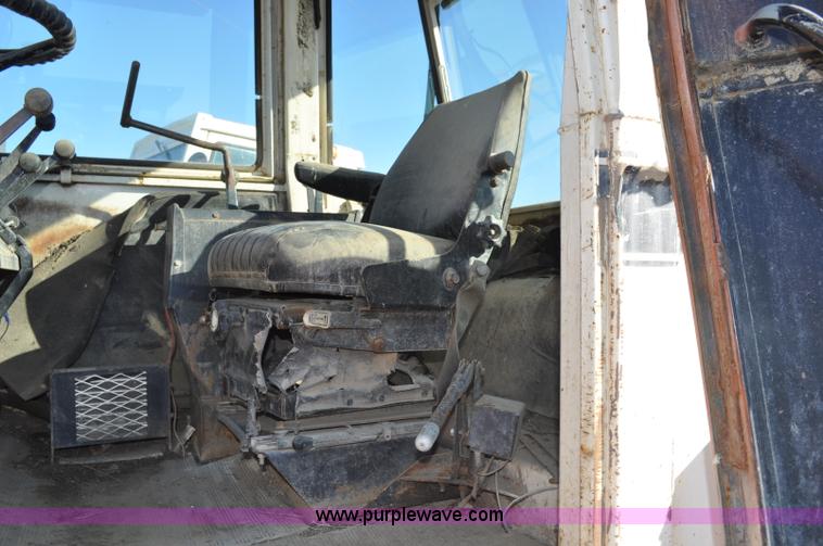 image for item G6408 1977 Case 2470 tractor