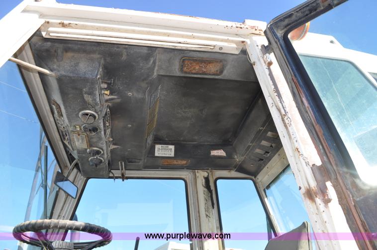 image for item G6408 1977 Case 2470 tractor