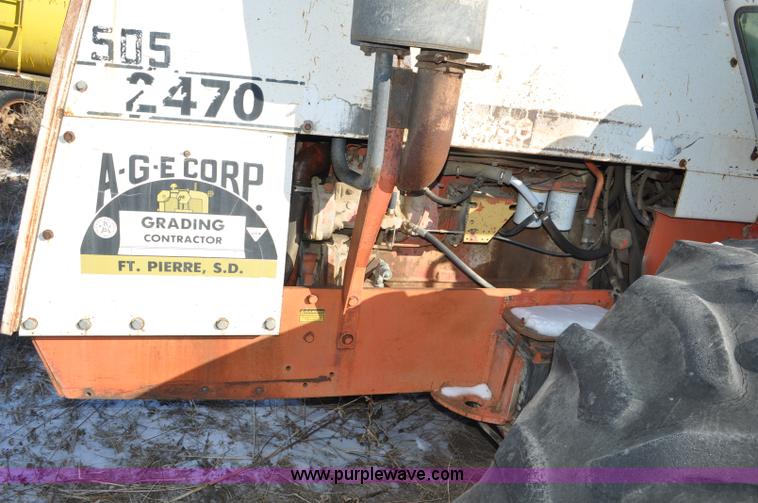 image for item G6408 1977 Case 2470 tractor