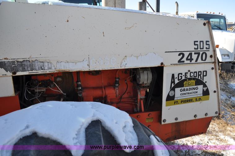 image for item G6408 1977 Case 2470 tractor