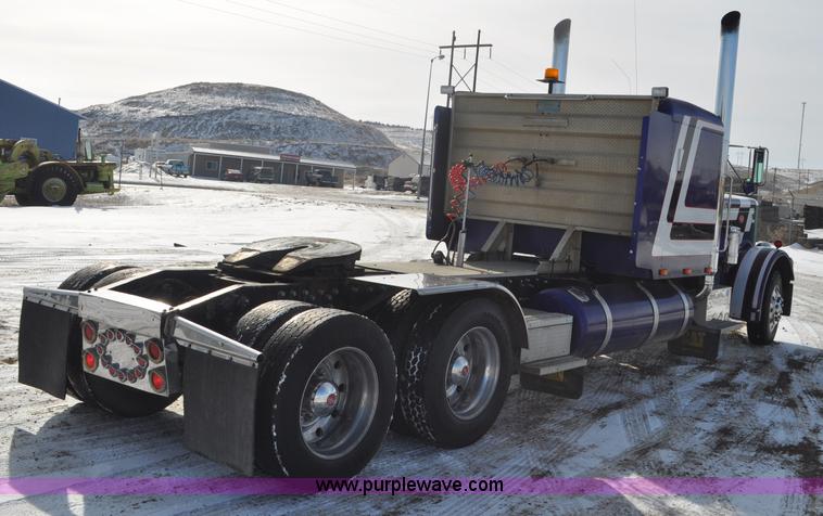 image for item G6416 1978 Peterbilt 359 semi truck