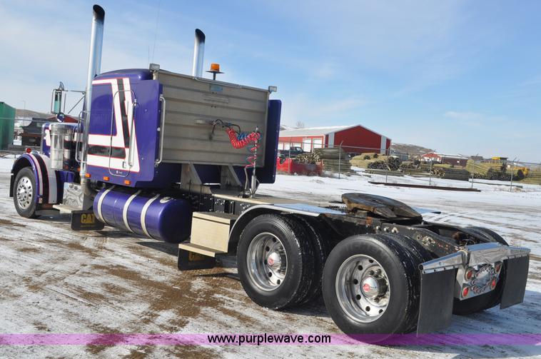 image for item G6416 1978 Peterbilt 359 semi truck