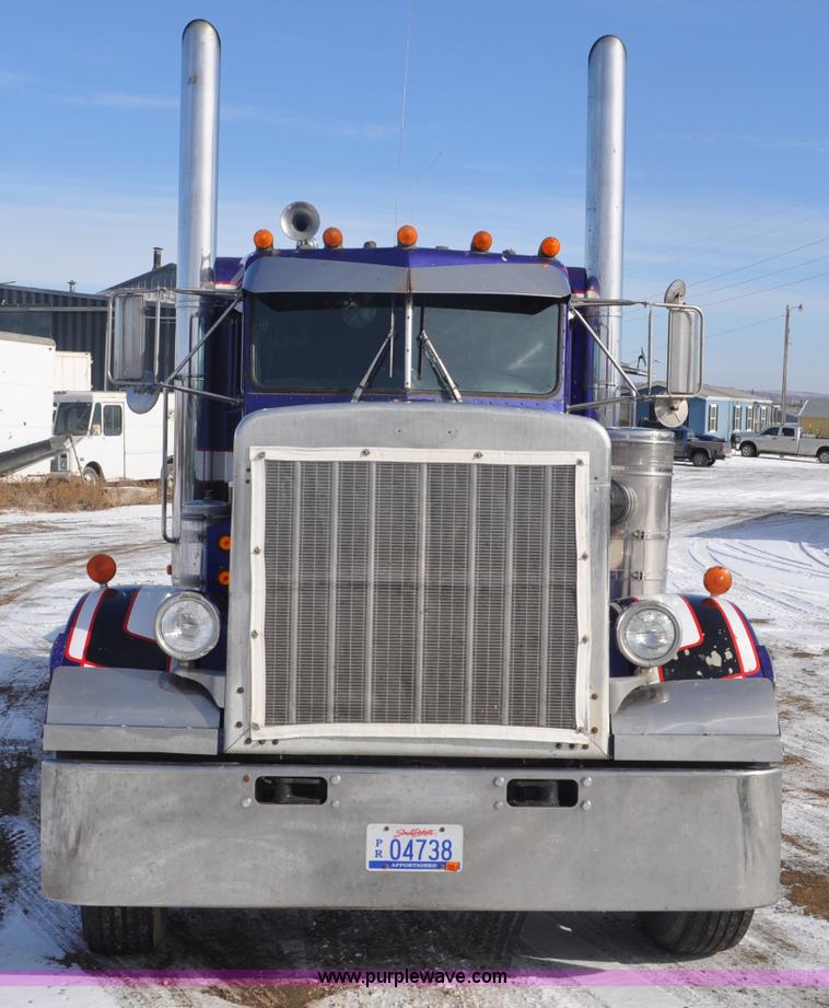 image for item G6416 1978 Peterbilt 359 semi truck