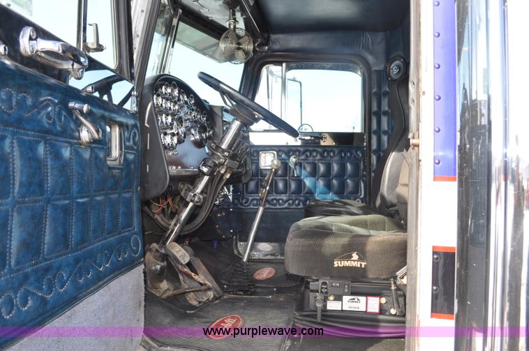 image for item G6416 1978 Peterbilt 359 semi truck