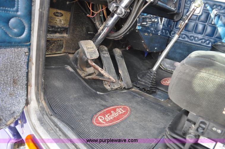 image for item G6416 1978 Peterbilt 359 semi truck