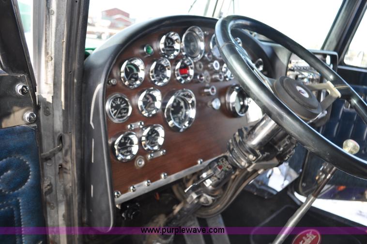 image for item G6416 1978 Peterbilt 359 semi truck