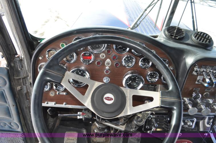 image for item G6416 1978 Peterbilt 359 semi truck