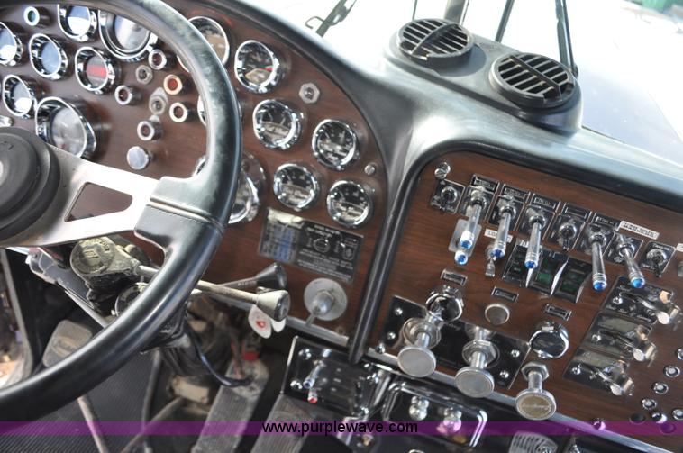 image for item G6416 1978 Peterbilt 359 semi truck