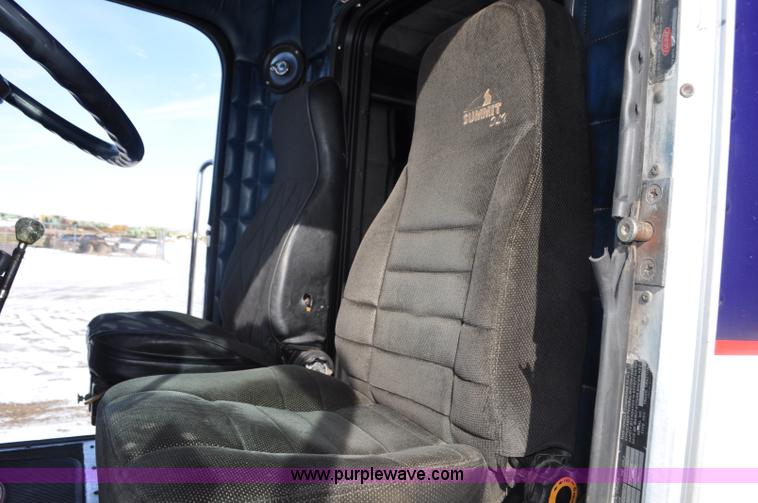 image for item G6416 1978 Peterbilt 359 semi truck