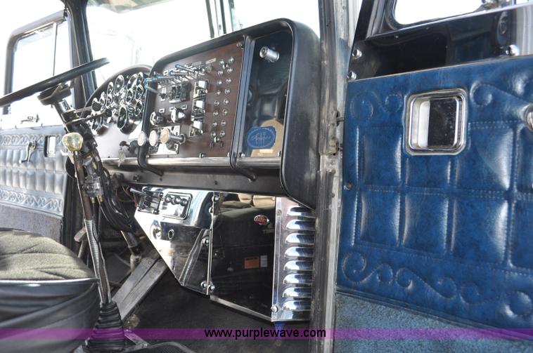 image for item G6416 1978 Peterbilt 359 semi truck